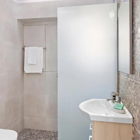 Tommy's Aparthotel 3*