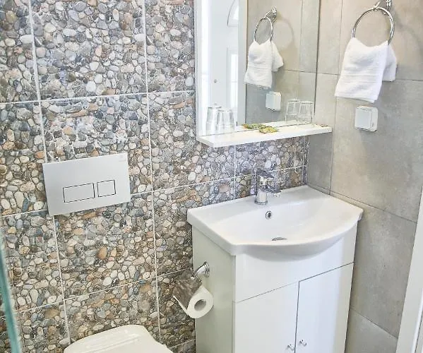 Tommy's 3* شاراكي