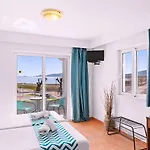 Hotel de apartamente Tommy's Haraki