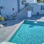 Tommy's Hotel de apartamente Haraki